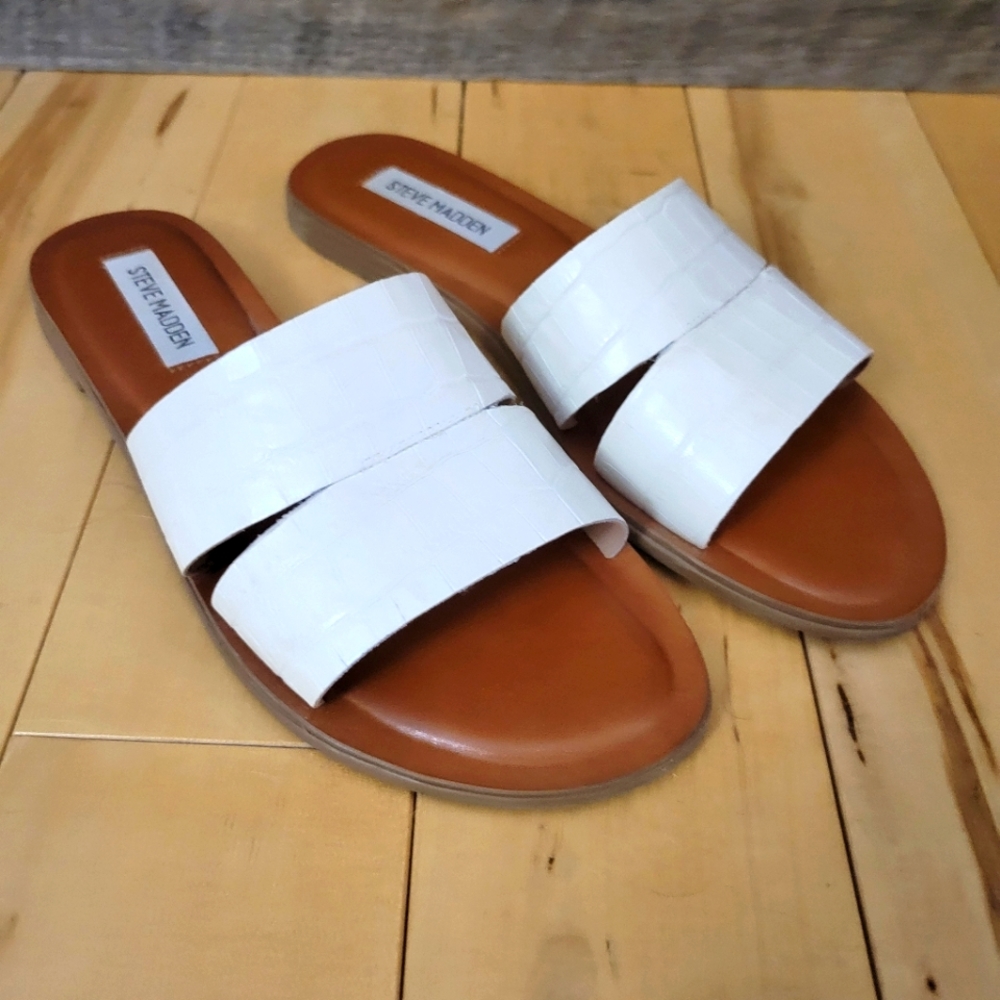 Steve Madden white sandals